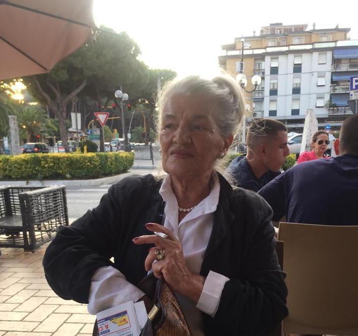 Addio a Mina Davoli, portò la moda in città con la sua mitica boutique