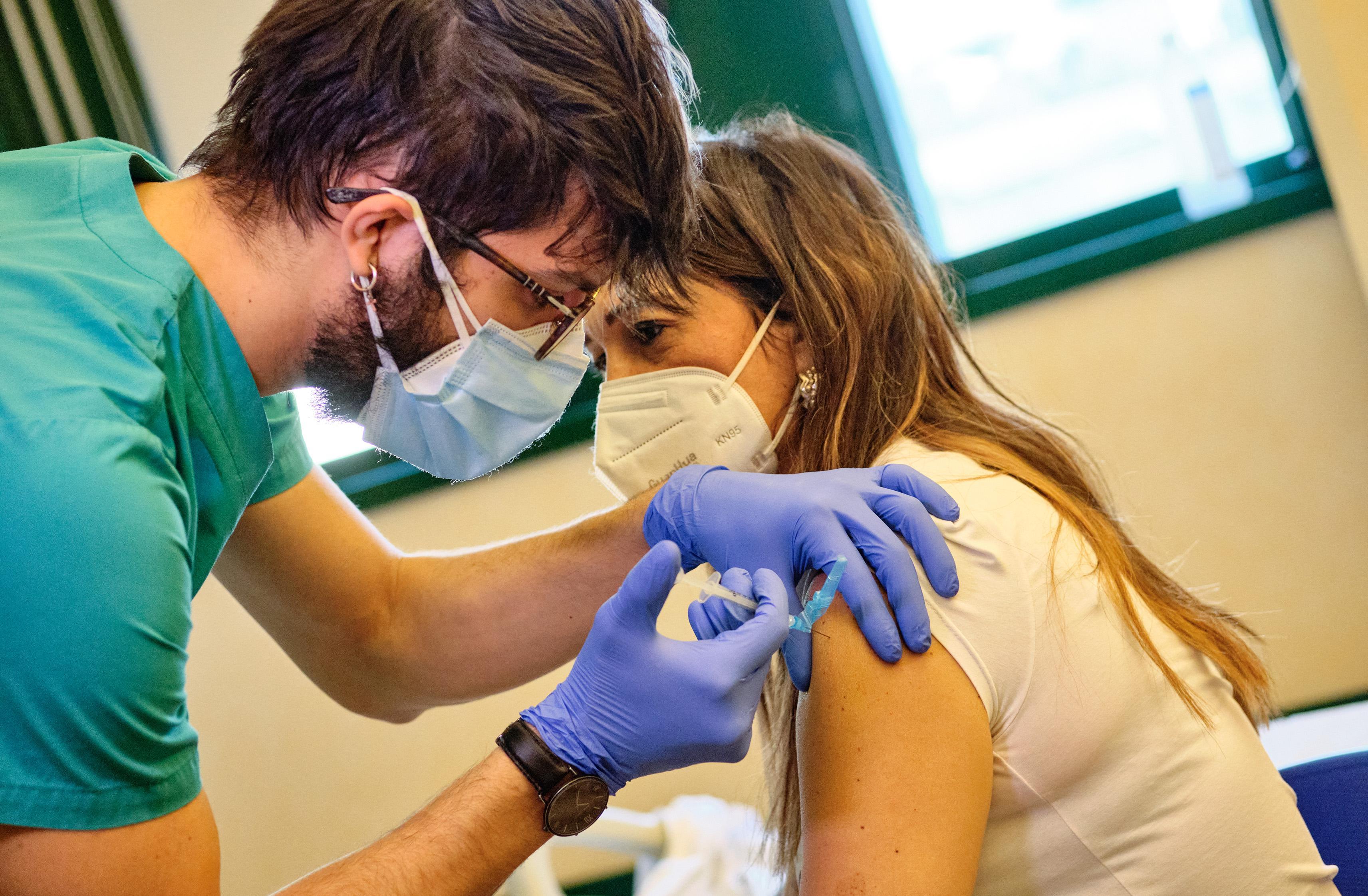 Toscana in zona gialla da lunedì 11. E le superiori riaprono le classi