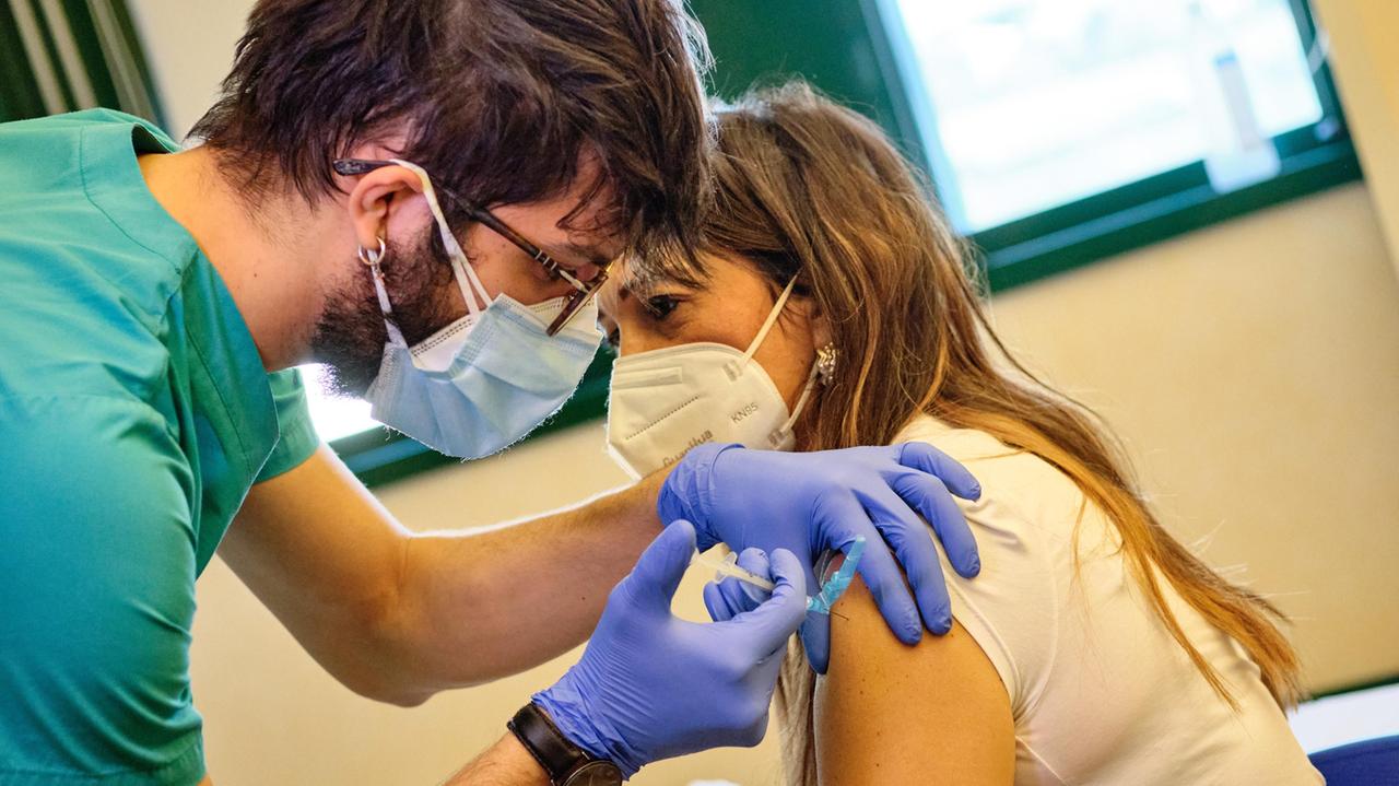 Toscana in zona gialla da lunedì 11. E le superiori riaprono le classi