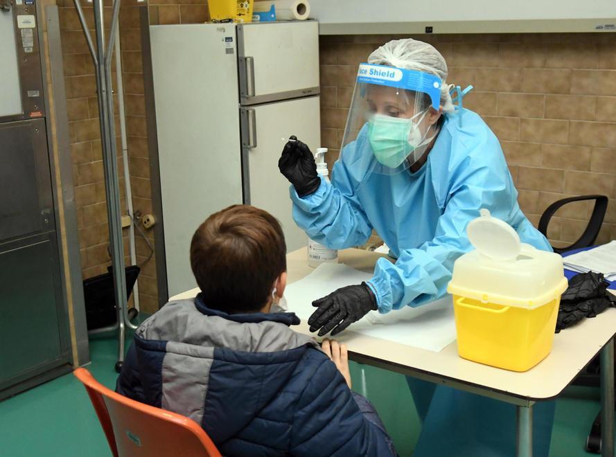 Covid, la priorità sono le vaccinazioni Due contagi, oggi riprende il tracciamento 