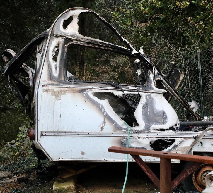 Camper a fuoco a Limoncino