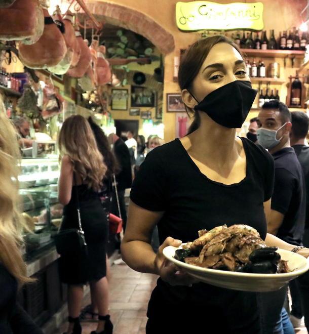 Il “mangia e fuggi” ridà un po’ di sorriso ai ristoratori livornesi: "Ma i pranzi di lavoro non bastano"