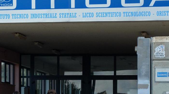 L’Othoca si presenta, ma a distanza