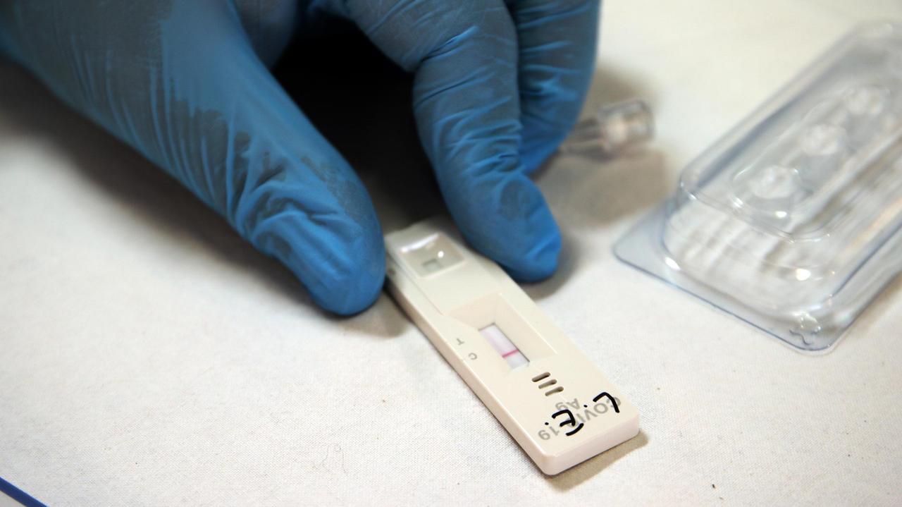 Tamponi rapidi agli studenti: ecco il piano per frenare il virus