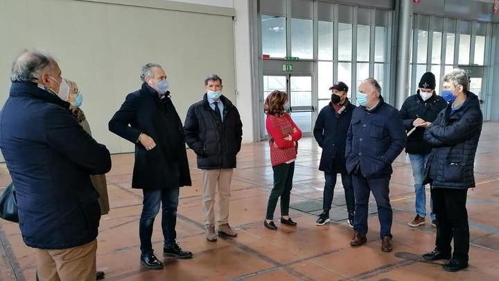 Mega centro per le vaccinazioni anti Covid. In lizza l’ospedale vecchio e CarraraFiere