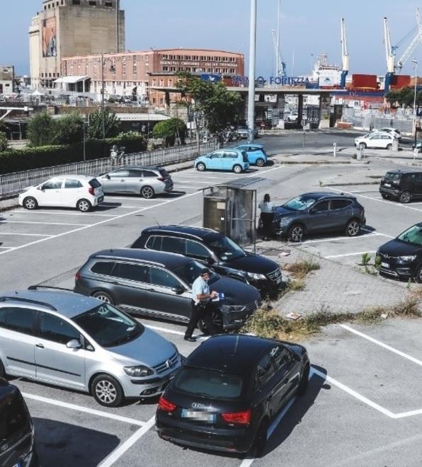 A Livorno rivoluzione stalli blu all'interno della Ztl: adesso tornano bianchi 