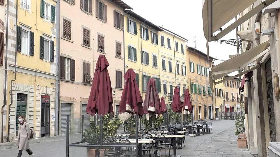Un desolante scorcio di via Santa Maria (Foto Fabio Muzzi)
