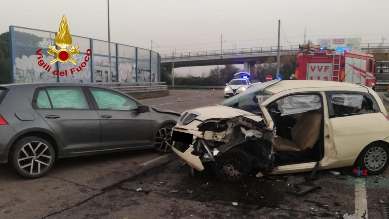 Le auto coinvolte nell'incidente tra Cagliari e Quartu (foto Mario Rosas)
