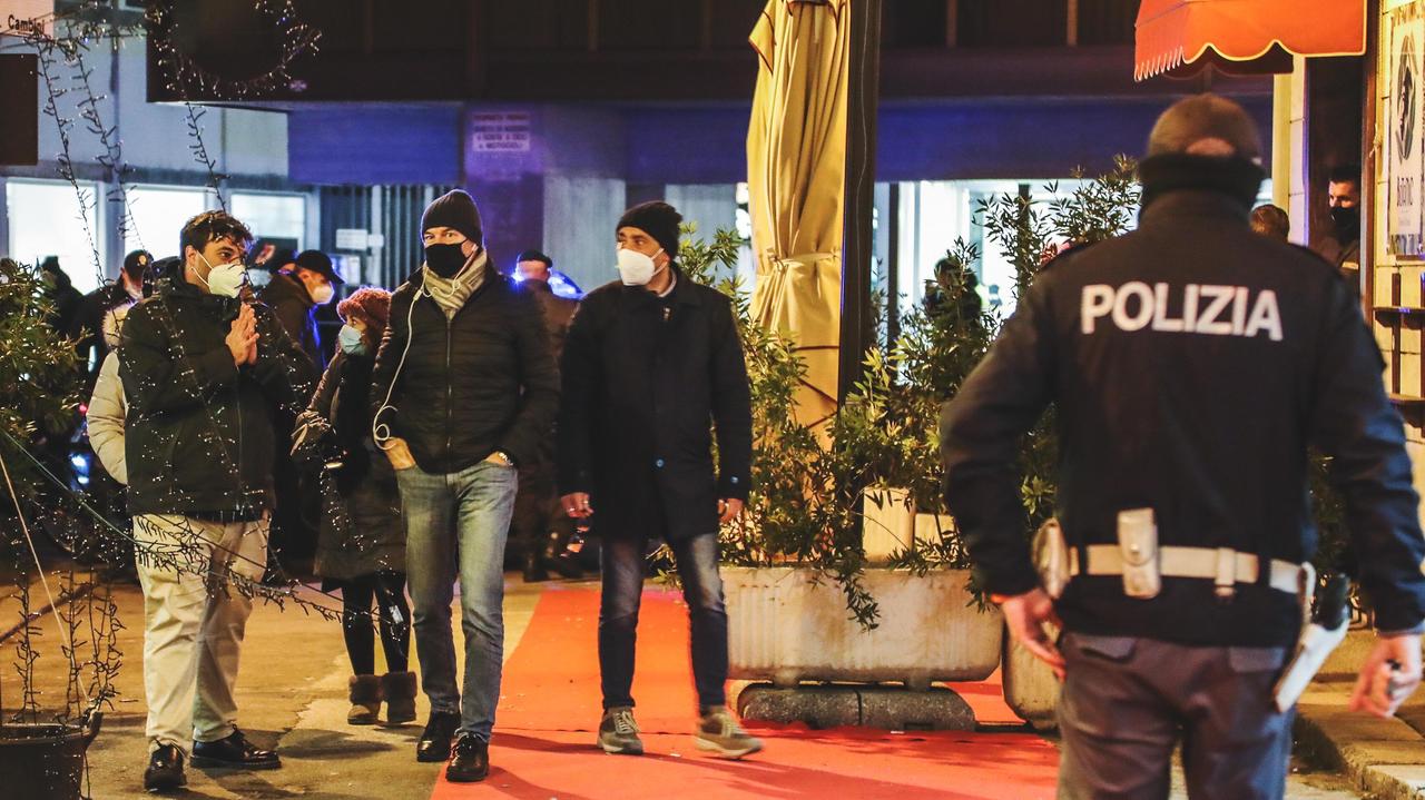 Allarme assembramenti tra via Roma e via Cambini: controlli delle forze dell'ordine, ma non c'è nessuno