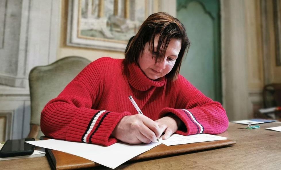 Soldi a scuole e famiglie per computer, mezzi ed edifici