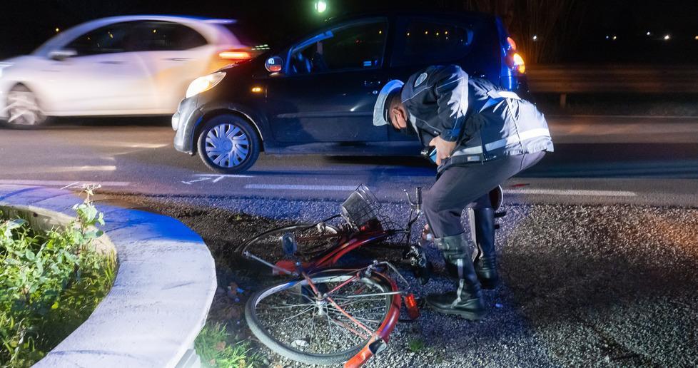 In bici urtata da un’auto