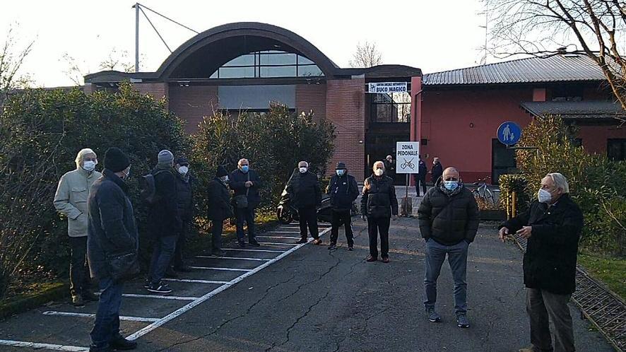 «Gli anziani sempre più soli Riapriamo i centri sociali»