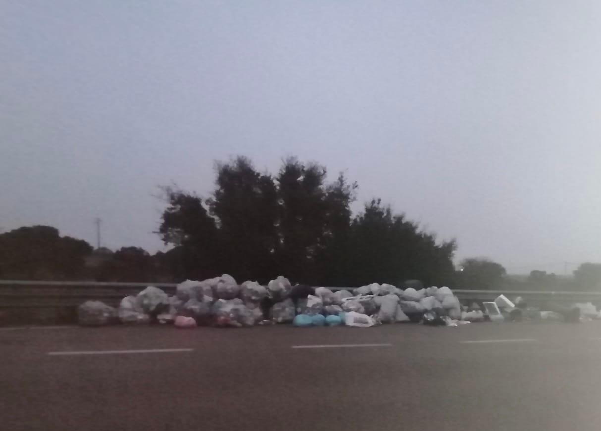 Spazzatura in attesa di smaltimento