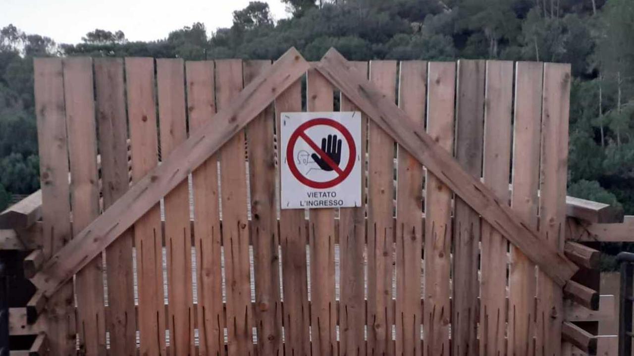 Casteldoria, pericolante il ponte sul fiume da due mesi il passaggio è vietato
