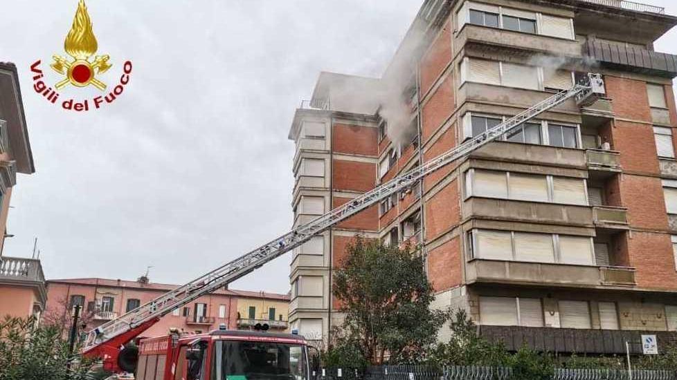 I vigili del fuoco in via Enrico Delle Sedie