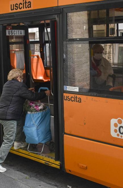 Più autobus per studenti e i tutor alle fermate