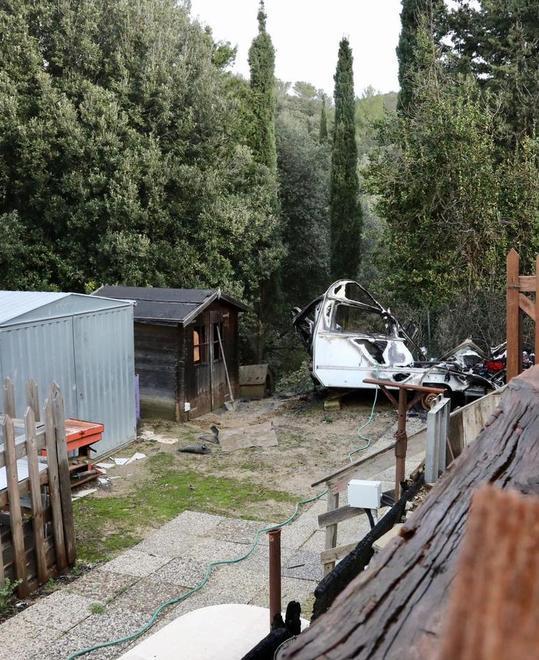 Roulotte prende fuoco Un abitante: «Ho paura»