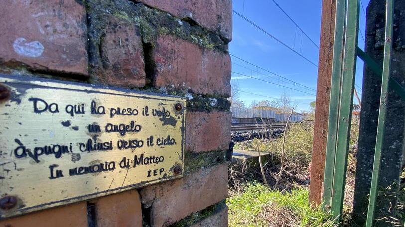 Barriere anti-suicidi lungo la ferrovia Il Comune bussa a Rfi