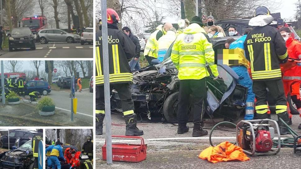 Carambola di auto, estratte dalle lamiere due anziane