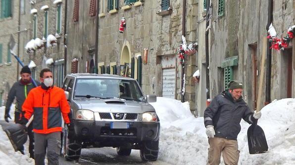 Frane sulle strade provinciali e telefoni ancora fuori uso