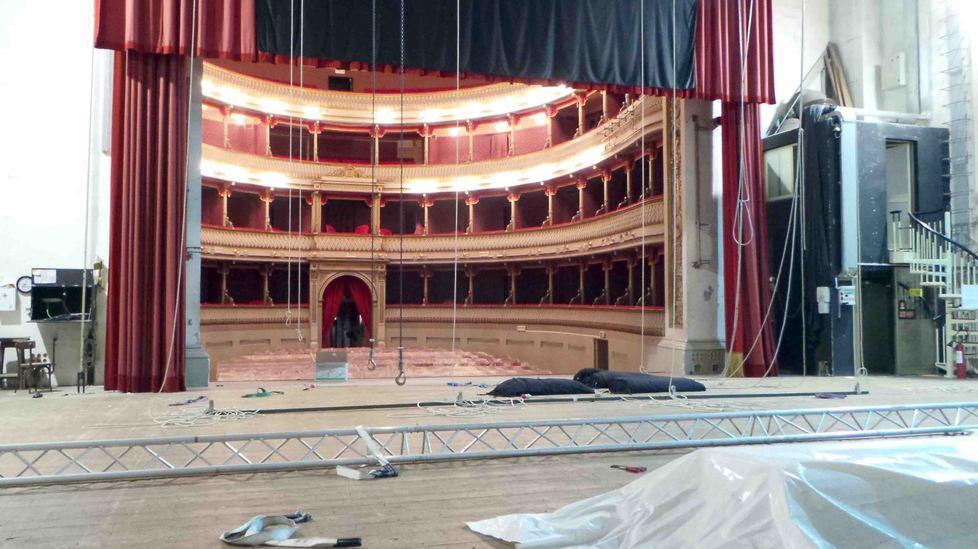 L’opposizione raccoglie firme «Apriteci le porte del teatro» 