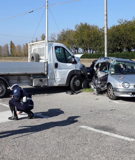 Una rotatoria al posto del pericoloso incrocio 