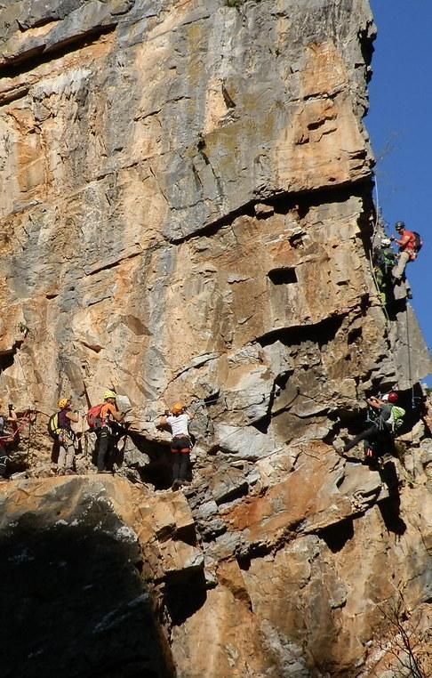 Abusiva la via ferrata per il castello di Medusa 
