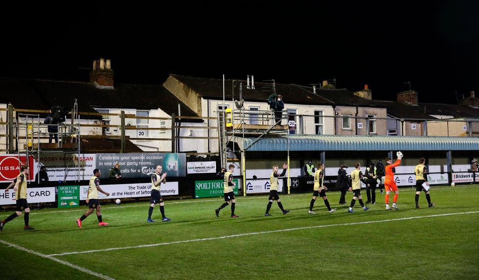 Il sogno del Marine Fc, tra tifosi sugli alberi e bicchieri di bianco resiste 20’ a Mourinho 