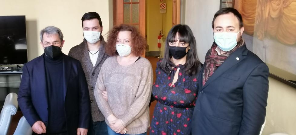 Gli organizzatori del Premio di poesia Bacchereto, a destra l’assessora Stella Spinelli e il sindaco Edoardo Prestanti