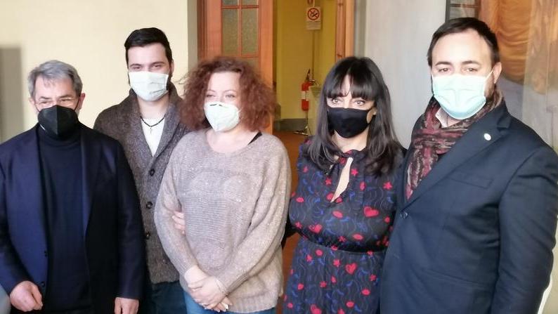 Gli organizzatori del Premio di poesia Bacchereto, a destra l’assessora Stella Spinelli e il sindaco Edoardo Prestanti