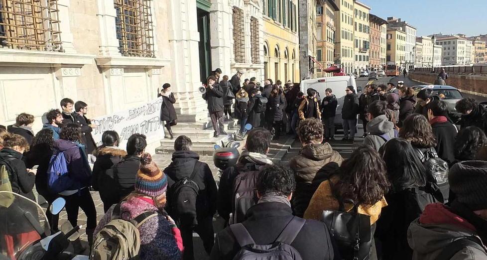 Tasse universitarie aumentate, gli studenti non ci stanno: «Una scelta senza logica» 