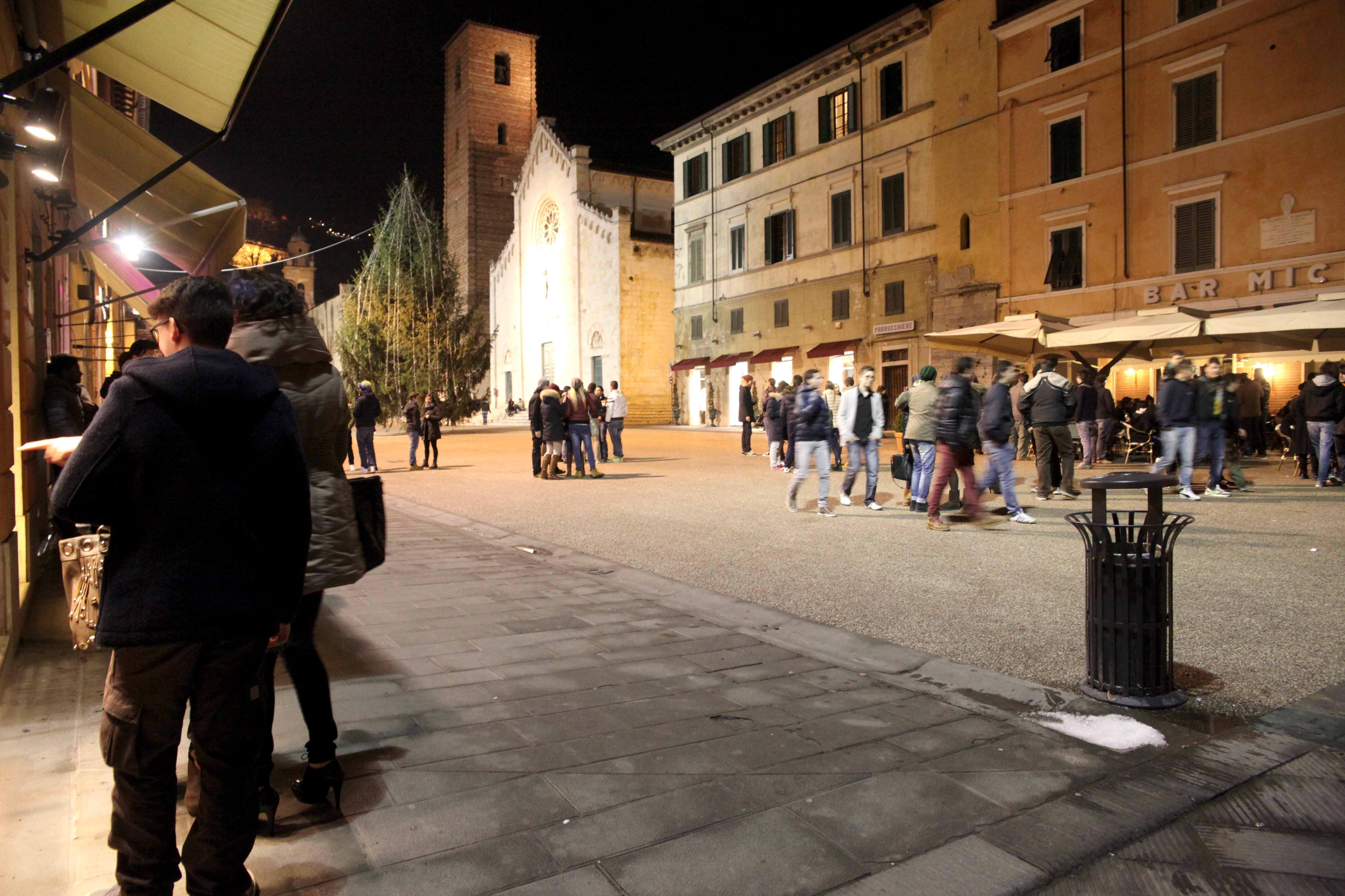 Torna la zona gialla con il timore movida. I locali: «Lavorare? Ormai è un incubo» 