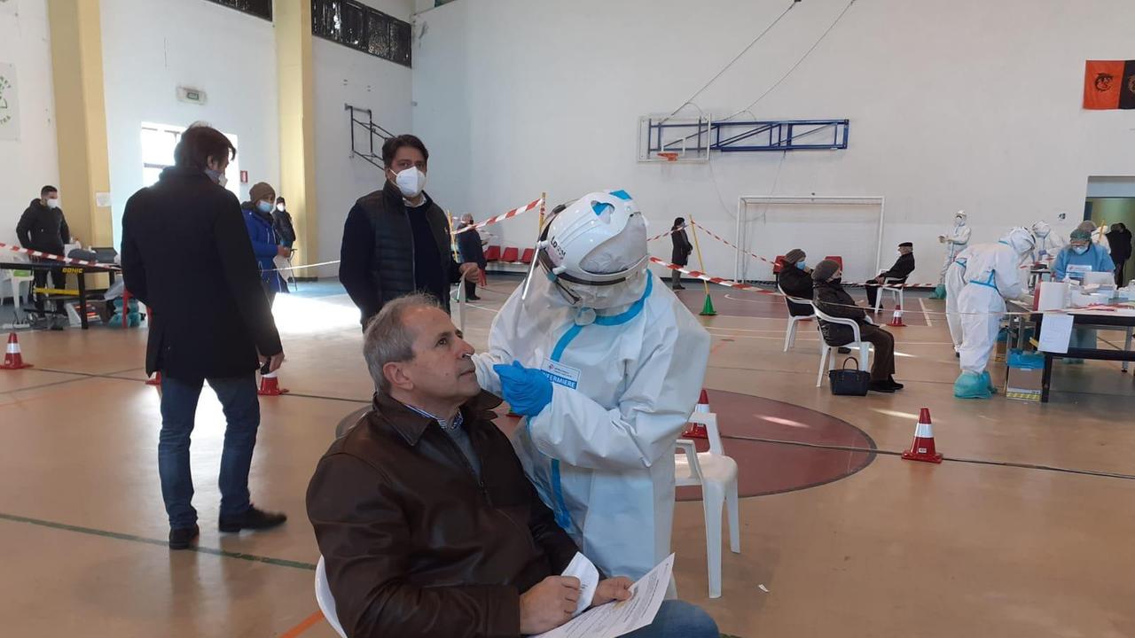Il microbiologo Crisanti giunto oggi 11 gennaio in Ogliastra si sottopone al test