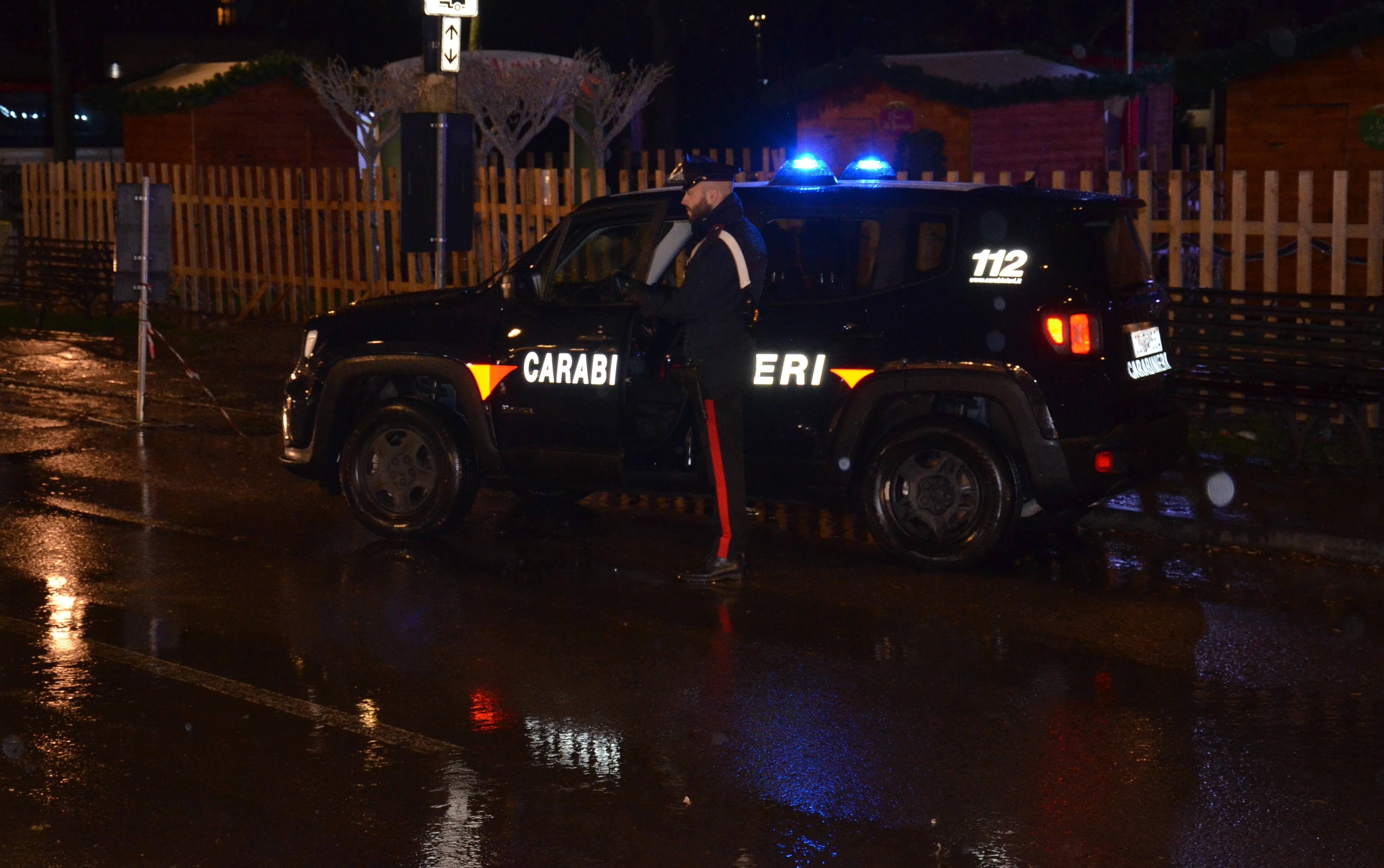 Accoltellato dal fratello sotto gli occhi della madre: grave in ospedale a Cagliari