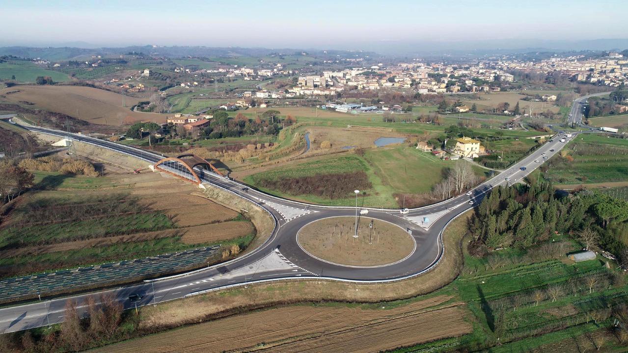 Il tratto appena inaugurato vicino a Castelfiorentino, a Casenuove (Gambassi). Da qui ripartirà il lotto che deve essere ancora costruito
