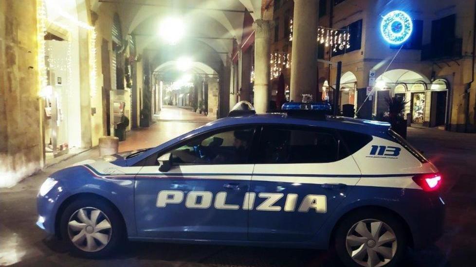 Sequestrato e rapinato in strada con un coltello: due a processo
