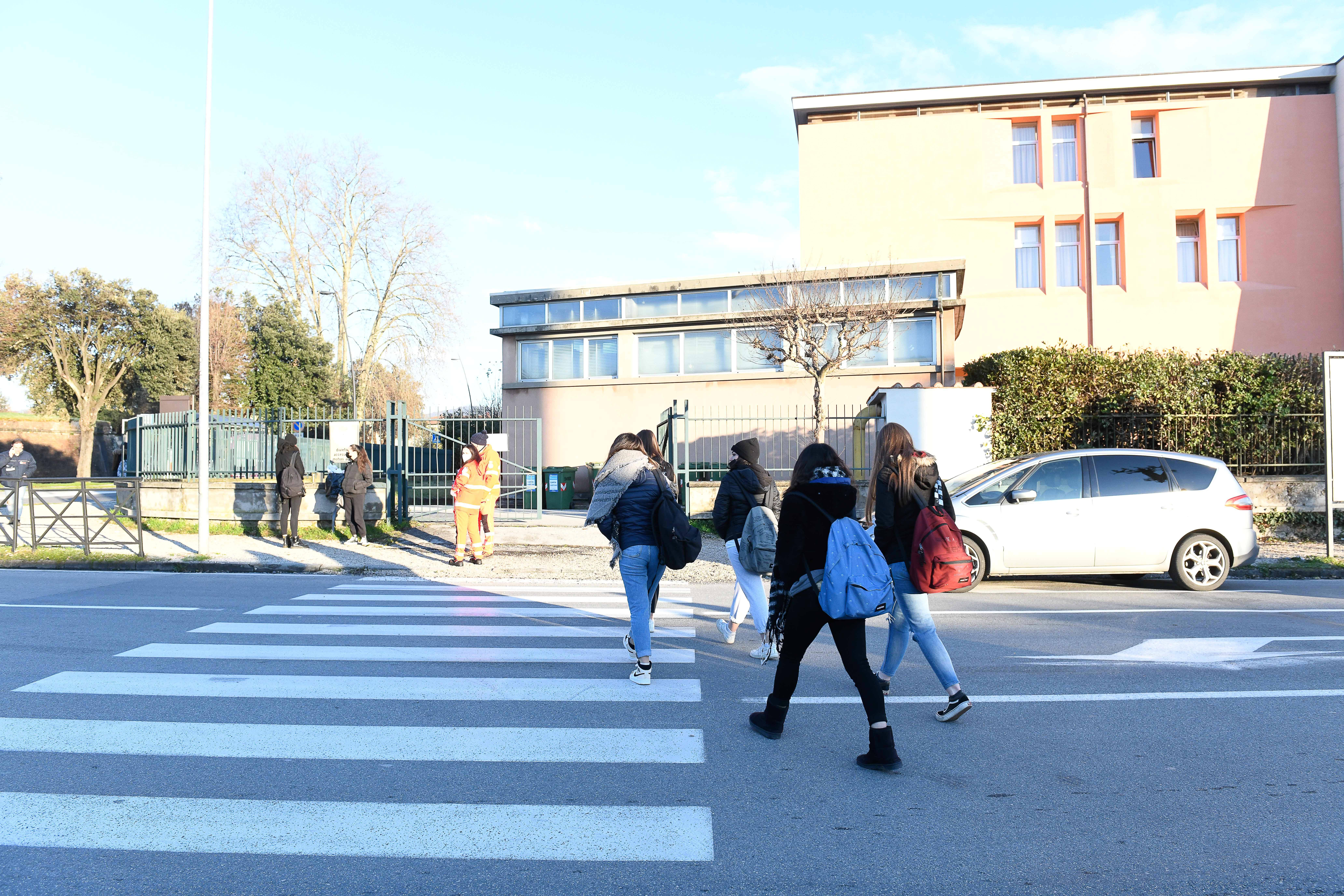 La Toscana rientra a scuola. Giani: "Vaccinare gli insegnanti" 