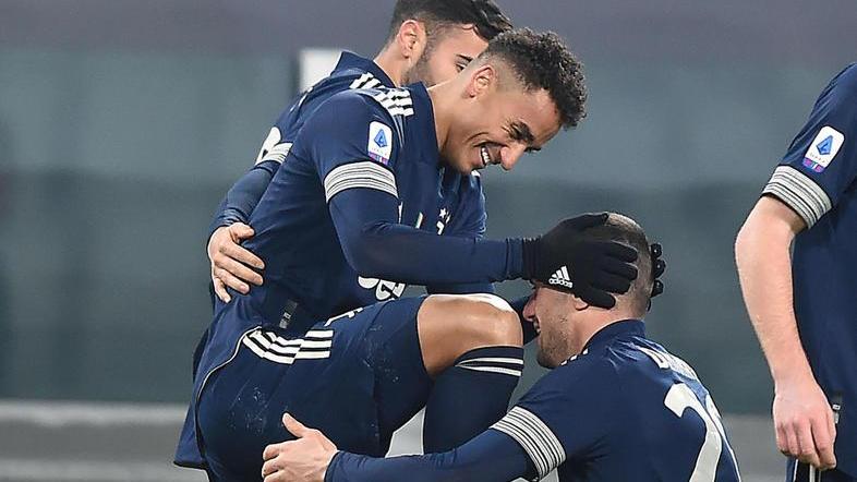 La signora veste Principe di Galles: Ramsey da tre punti