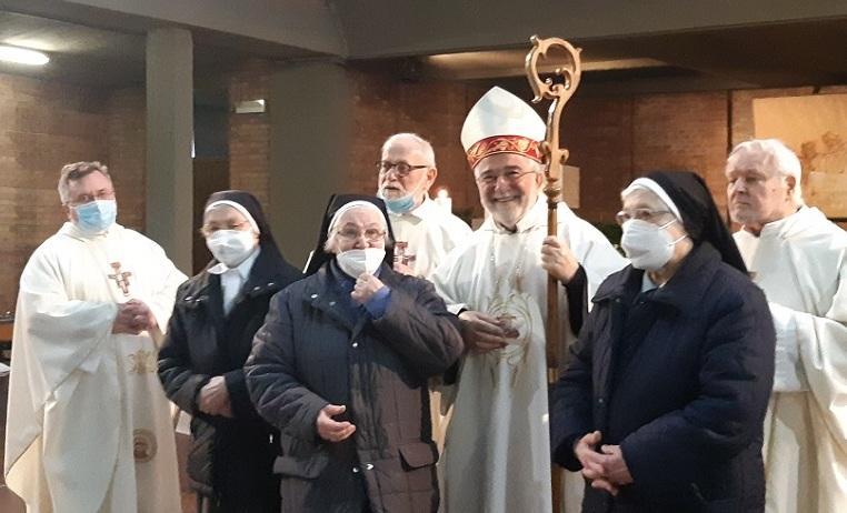 Le Piccole Ancelle se ne vanno L’abbraccio della comunità 