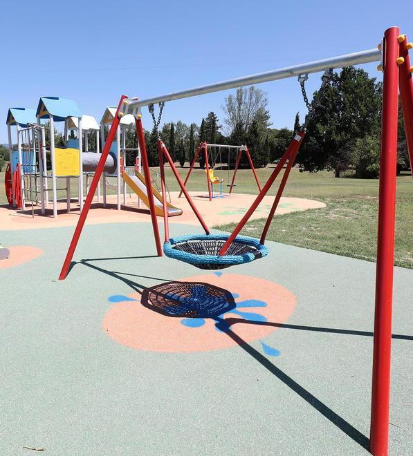 In arrivo nuove pavimentazioni per le aree gioco dei bambini 