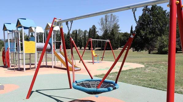 In arrivo nuove pavimentazioni per le aree gioco dei bambini