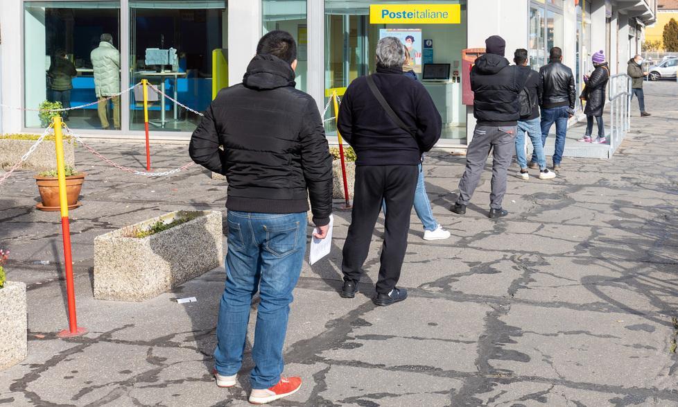Poste, uffici periferici a rischio chiusura nel Ferrarese. I sindacati: «Non hanno più assunto» 