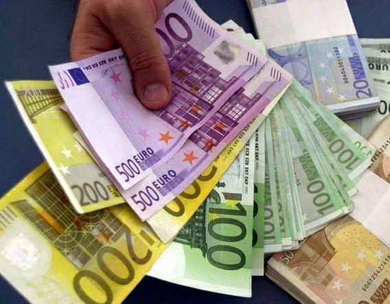 Al processo: «Ero innamorata e anche depressa, ecco come lui mi ha preso tutti i soldi» 