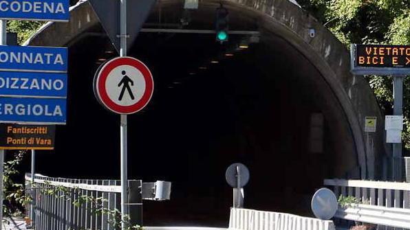 Strada dei Marmi, 40 multe ai camion indisciplinati