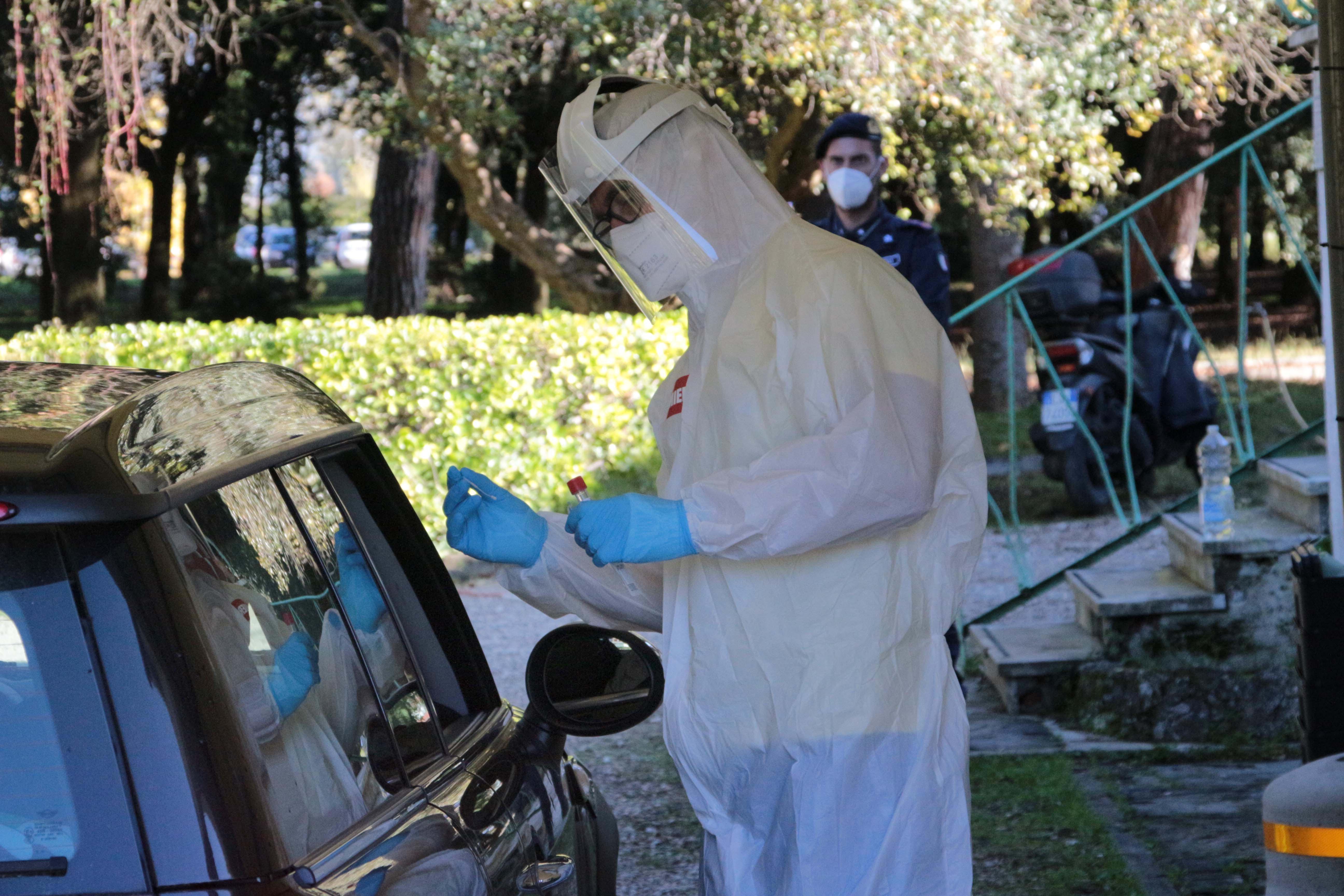 Sos di 200 medici e infermieri: «Noi sul territorio ma senza vaccino» 