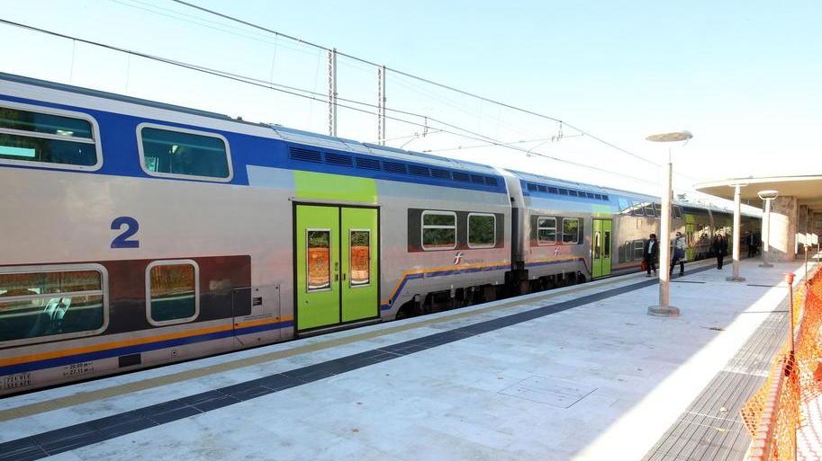 Un treno fermo alla stazione di Montecatini
