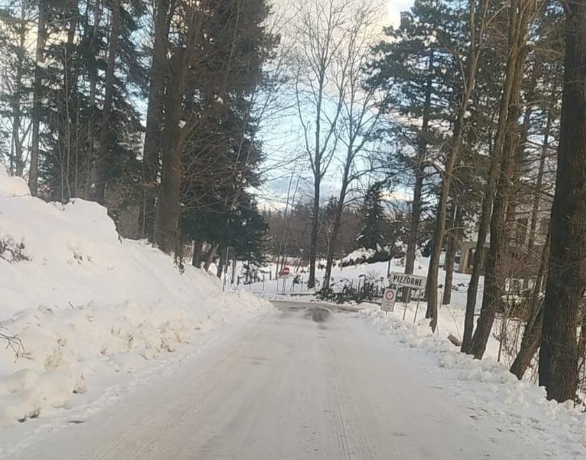 Pizzorne imbiancate: turisti e curiosi violano i divieti e provocano il caos 