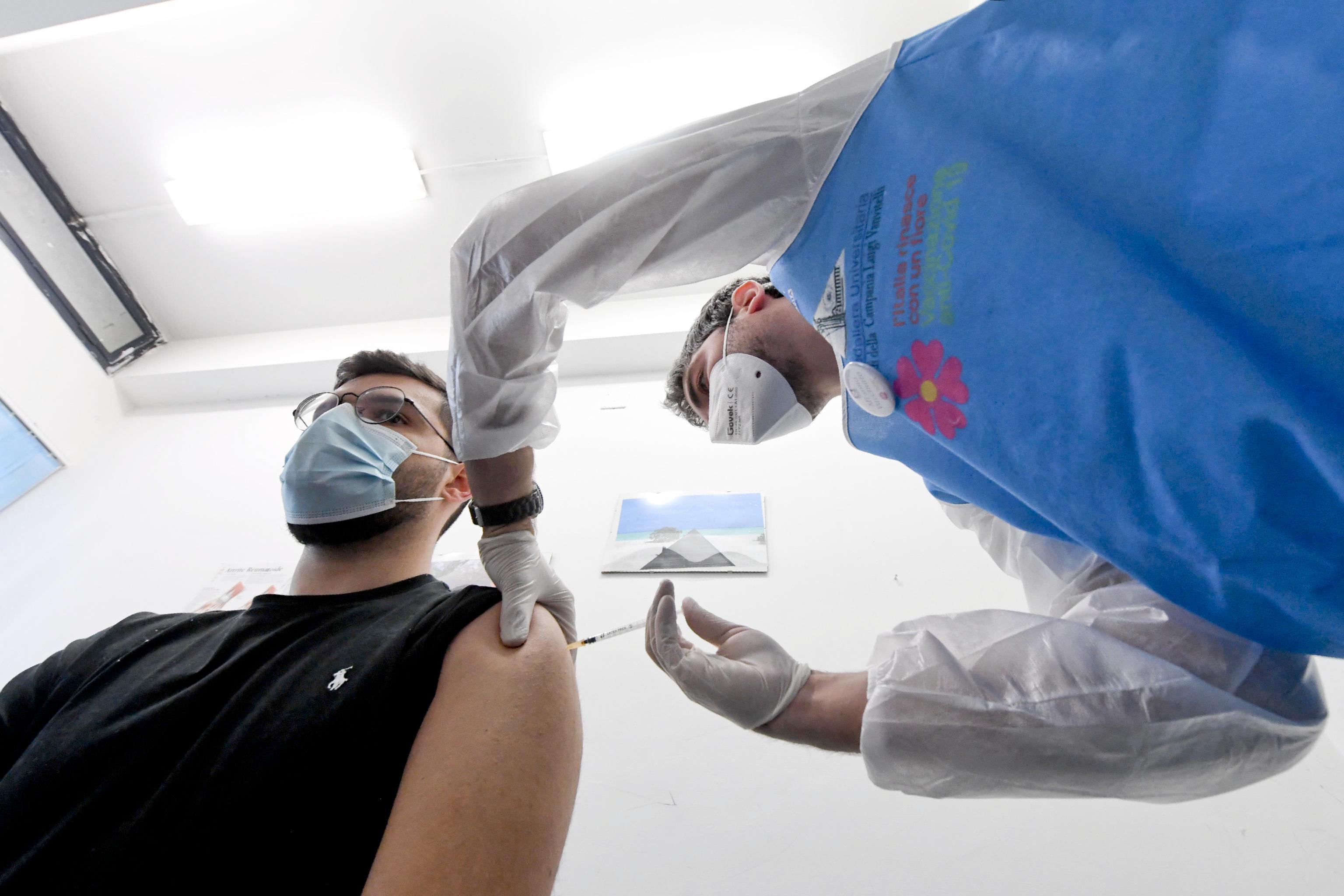 In Toscana arrivate 33.500 nuove dosi Pfizer: prenotazioni aperte anche ai lavoratori dei distretti Asl 