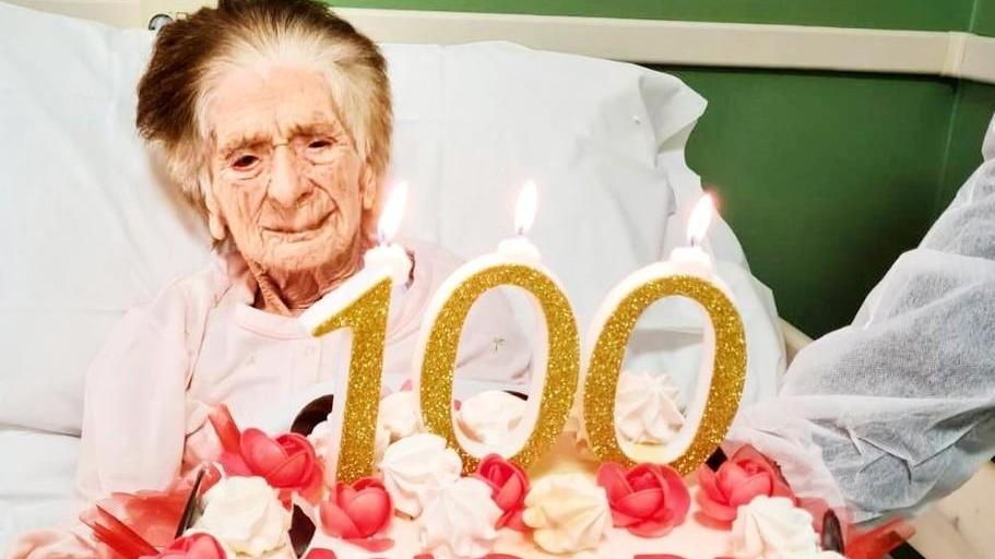 Per i suoi cent’anni nonna Ilia si regala la vittoria sul virus
