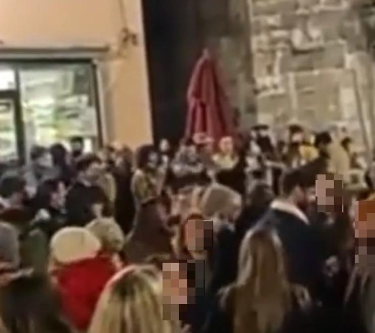 Folle movida a porta dei Borghi, riunione in prefettura 